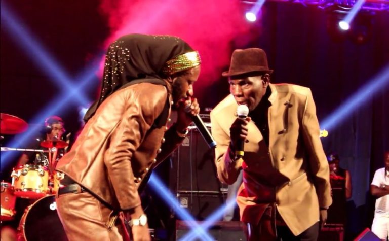 Video: Winky D and Oliver Mtukudzi perform Panorwadza Moyo