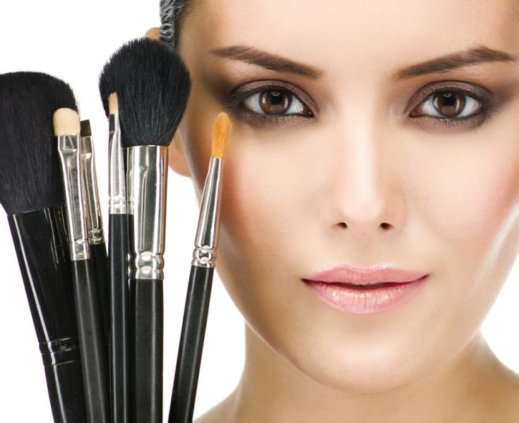 #TuesBeauty: Five Must Have Makeup Brushes Every Girl Needs
