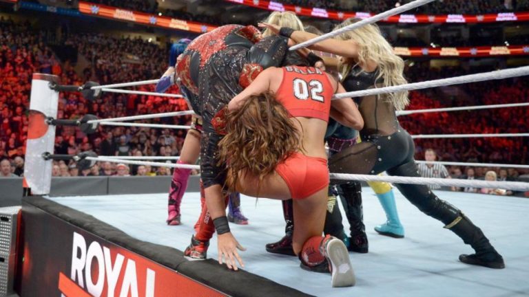 Ronda Rousey arrives in WWE, crashes Royal Rumble 2018