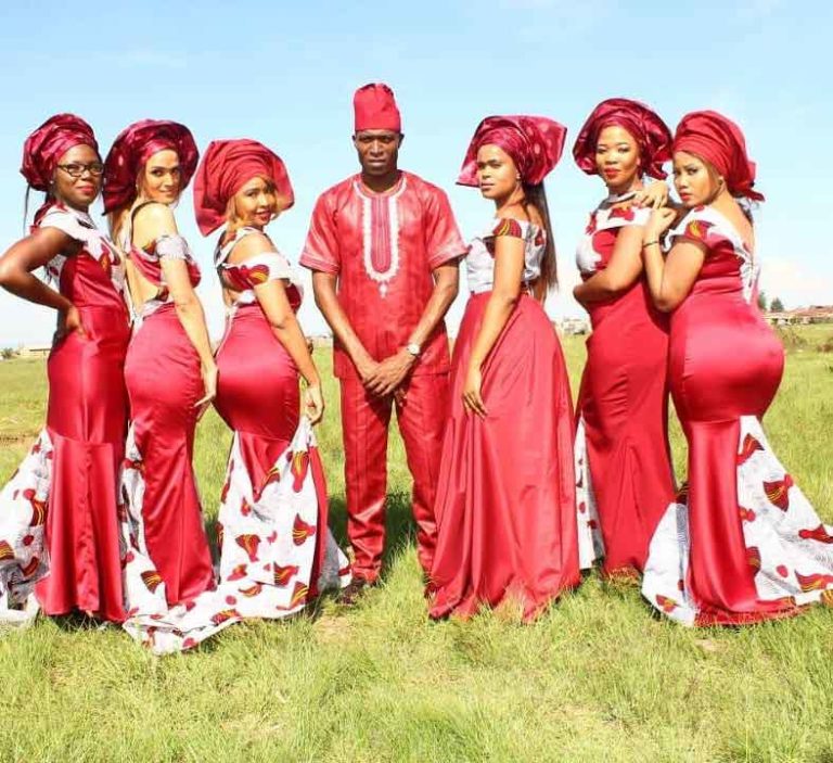 Tendai Ndoro’s Bridesmaids Flash Bum in Wedding Pic