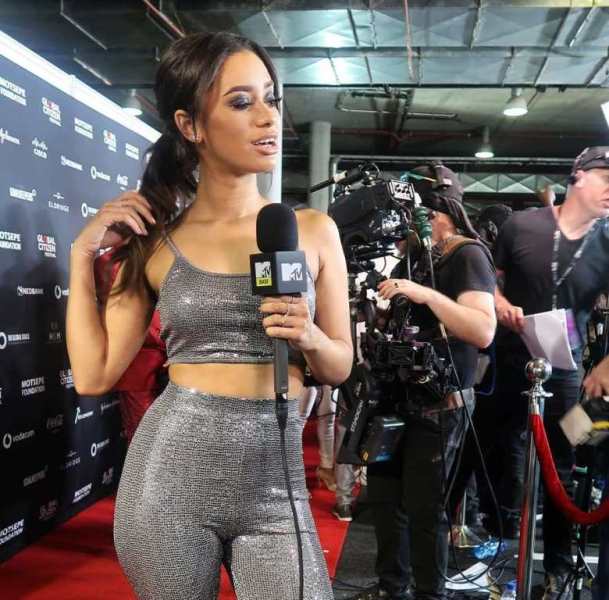 Hilarious Pic of Kim Jayde as she got starstruck interviewing Tyler Perry